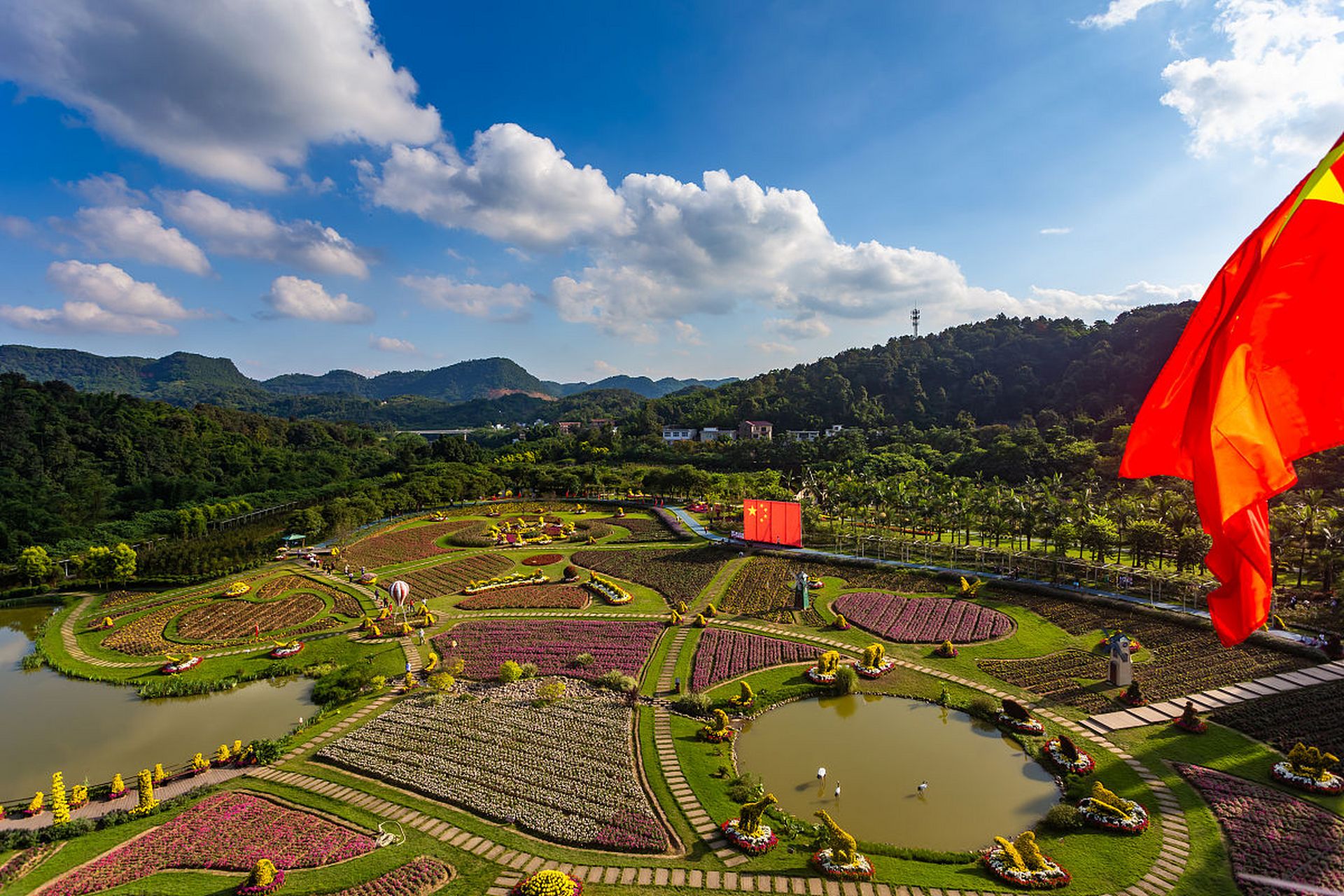 位于贵州省黔南布依族苗族自治州惠水县好花红镇好花红村,这里是以