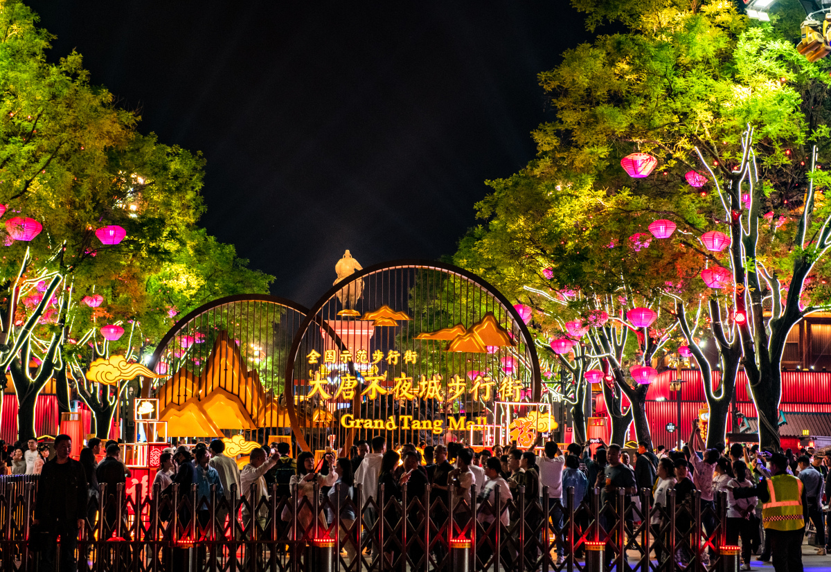 五一大唐不夜城体验穿越唐朝,却寸步难行,网友:一票难求