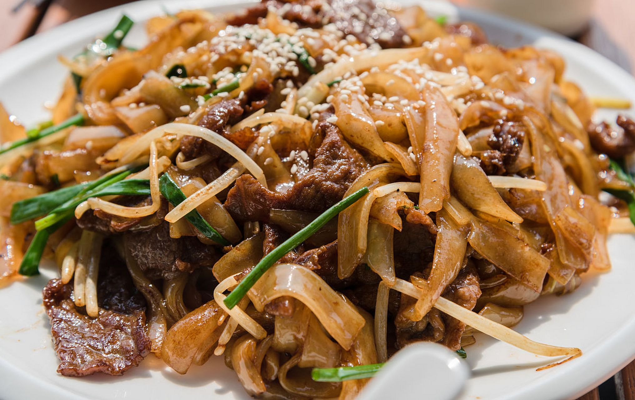 在广州,香港以至海外的粤菜酒家,香港的茶餐厅,干炒牛河几乎成为必备