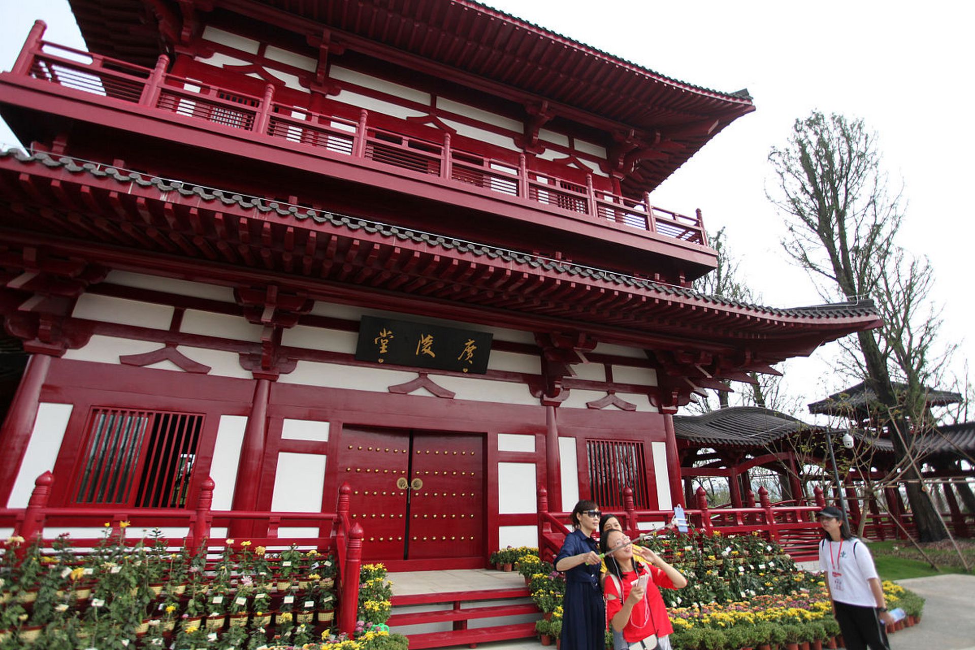 无锡唐城景区,一个藏在江南水乡里的梦幻乐园,坐落在江苏省无锡市.