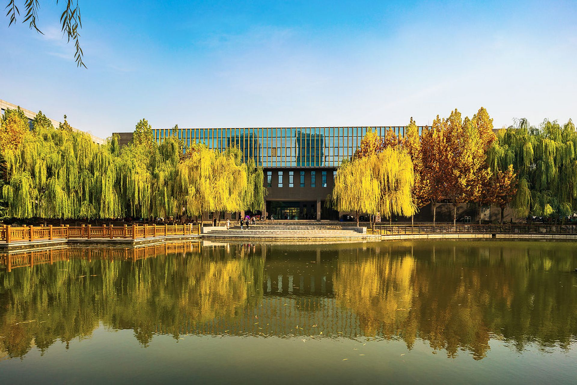 学术声誉:河北师范大学在中国教育界享有良好声誉,具有较强的教学