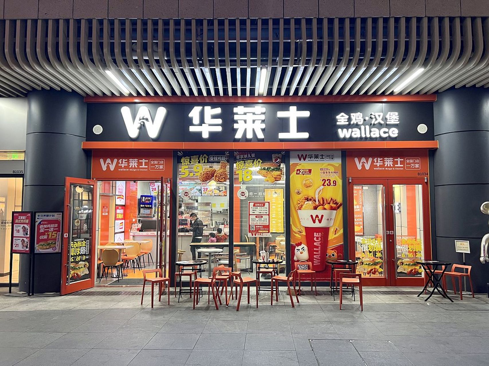 华莱士:10倍赔偿长江大桥订单 当事员工开除 店长降职降级 #胖猫事件