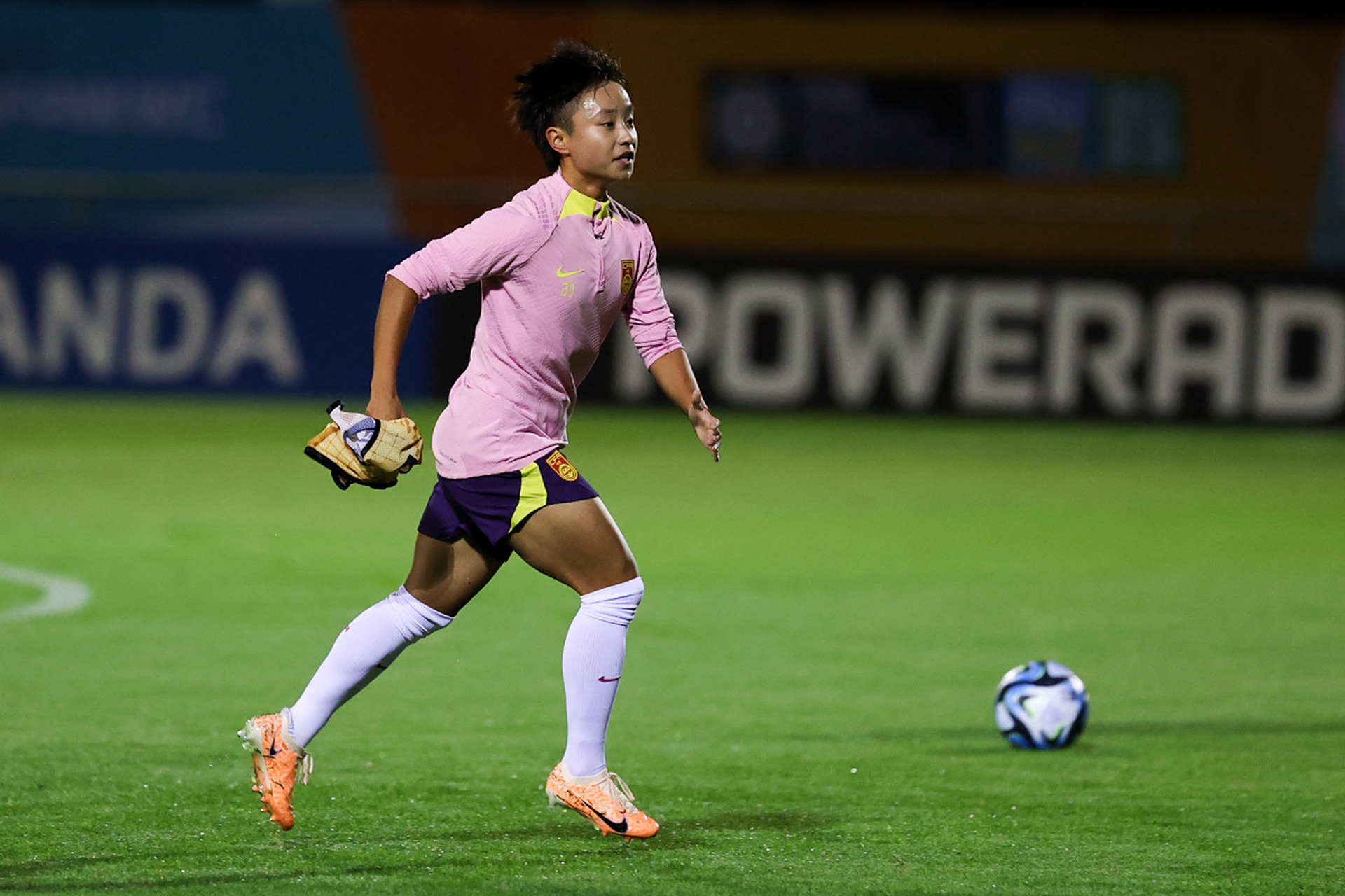 张琳艳,这位在10月22日补时阶段替补登场,完成个人女足英超首秀的球员