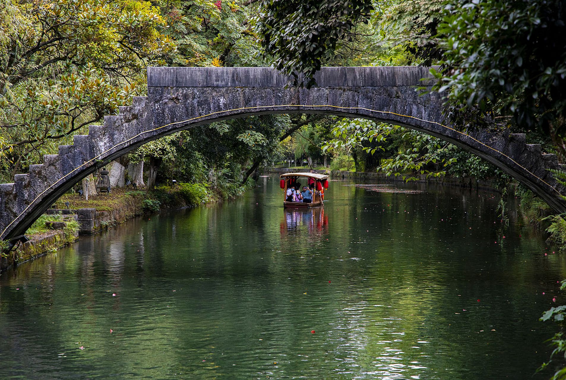 走进桂林灵渠:感受千年古运河的魅力,领略华夏智慧!