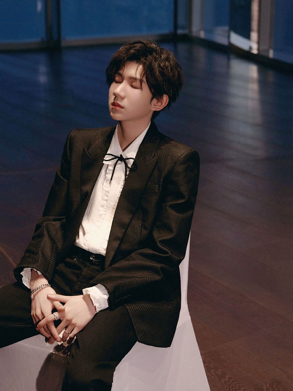 演唱组合tfboys的成员之一王源因为在自己的社交账号上谴责伤害动物的