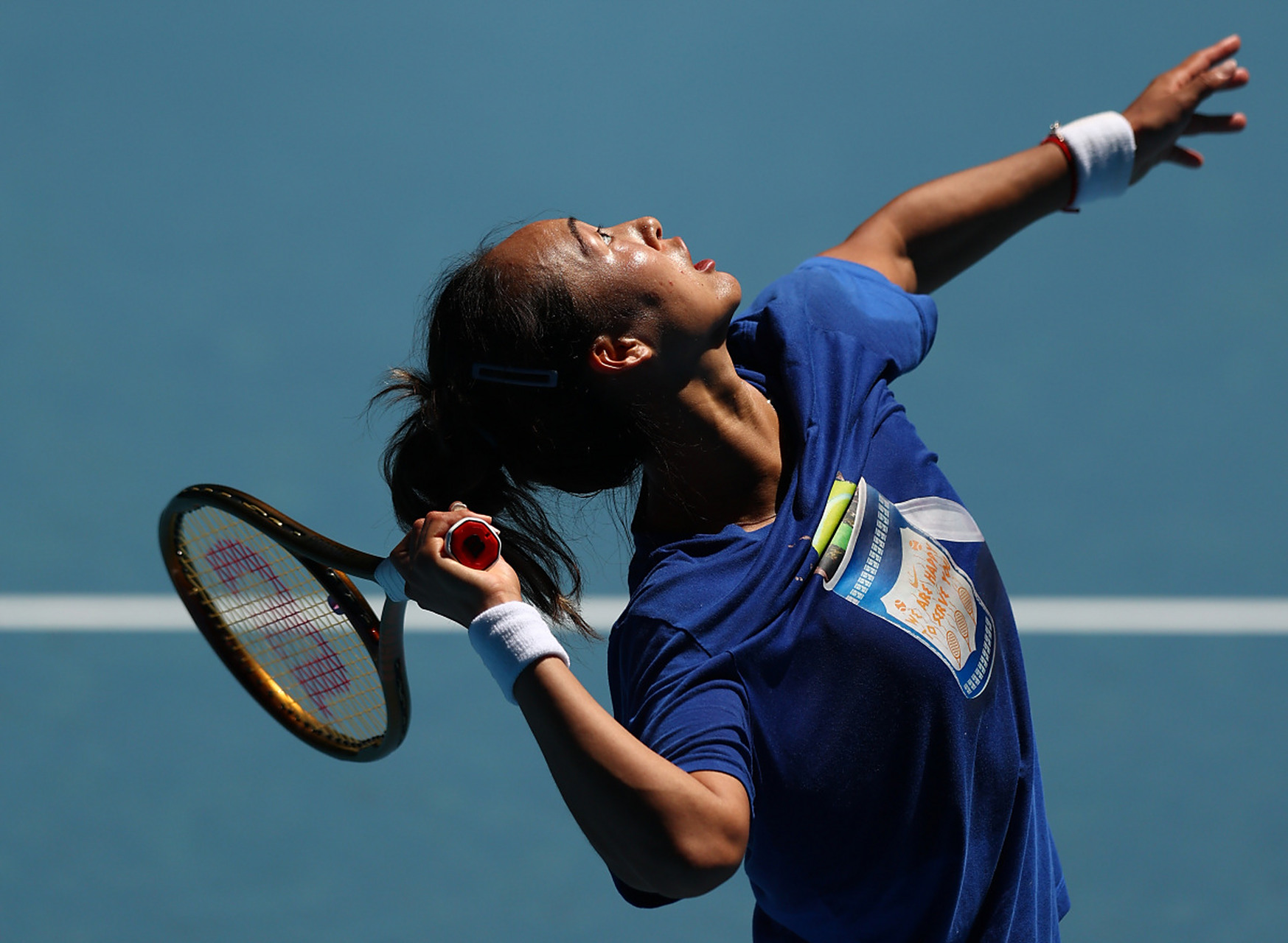 郑钦文,这个名字在网球界开始崭露头角.