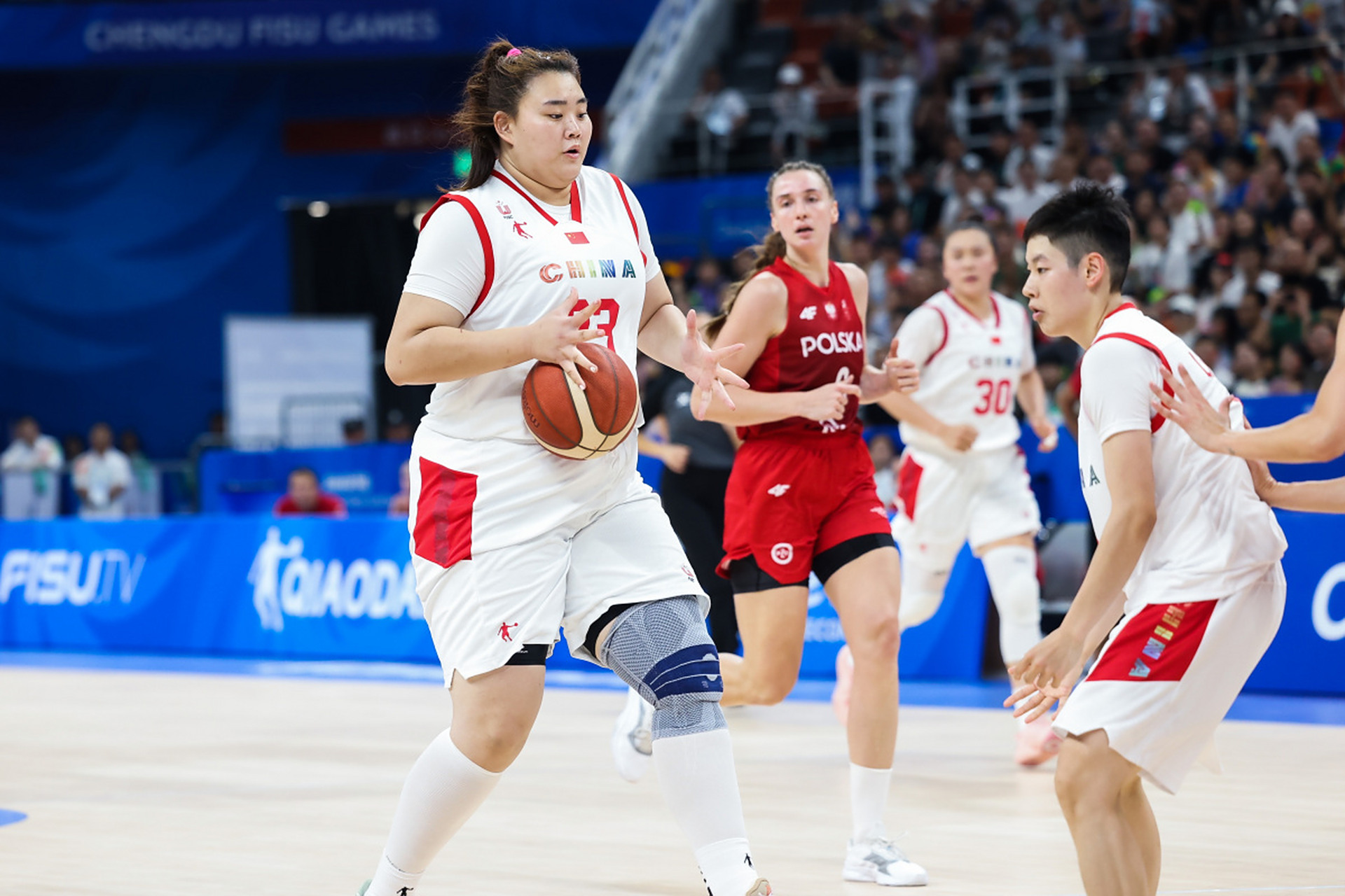 大运会女篮中国大胜波兰# 在成都大运会女篮的第二场小组赛中,止