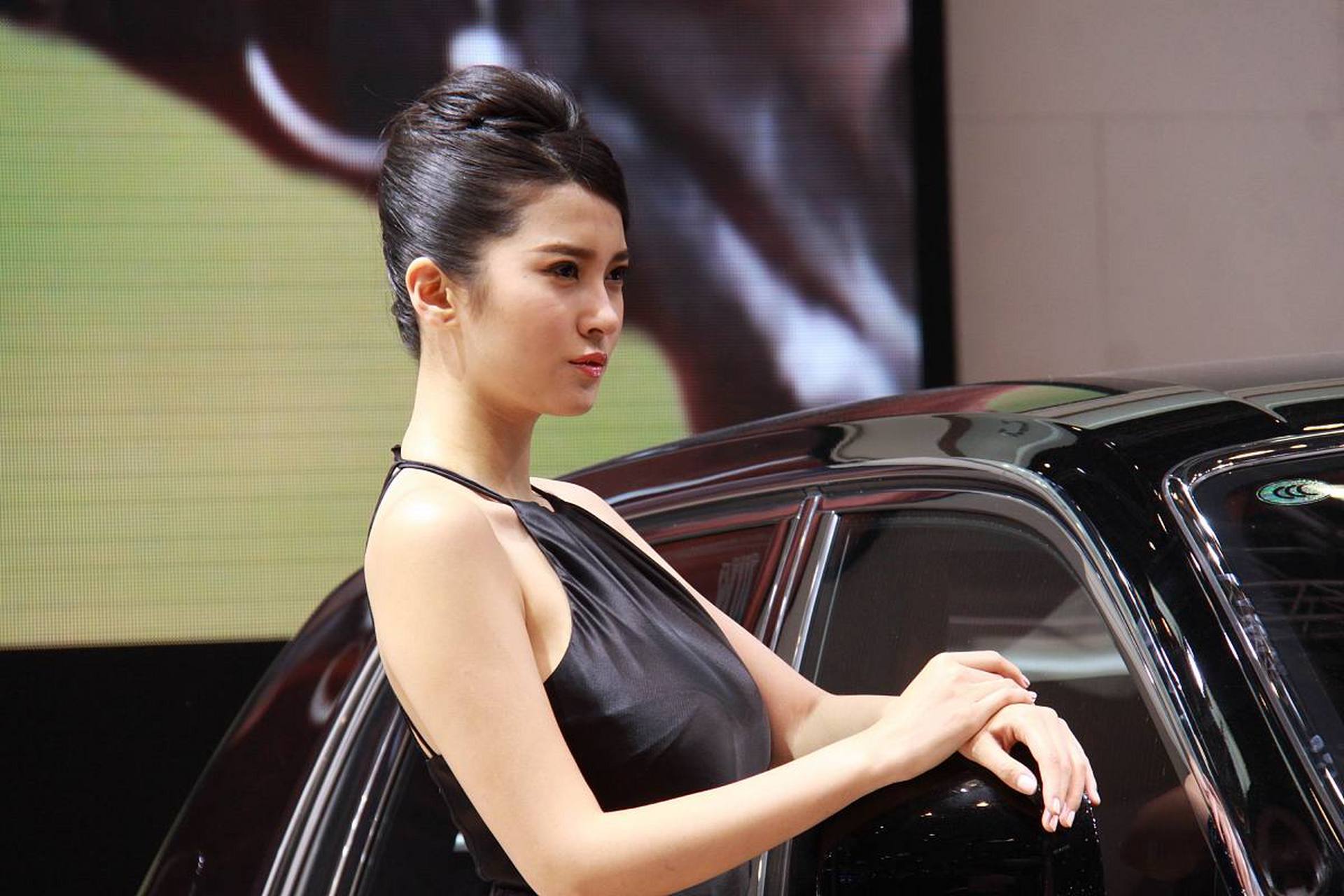 钟鹿纯,一位在车模界备受瞩目的璀璨明星.