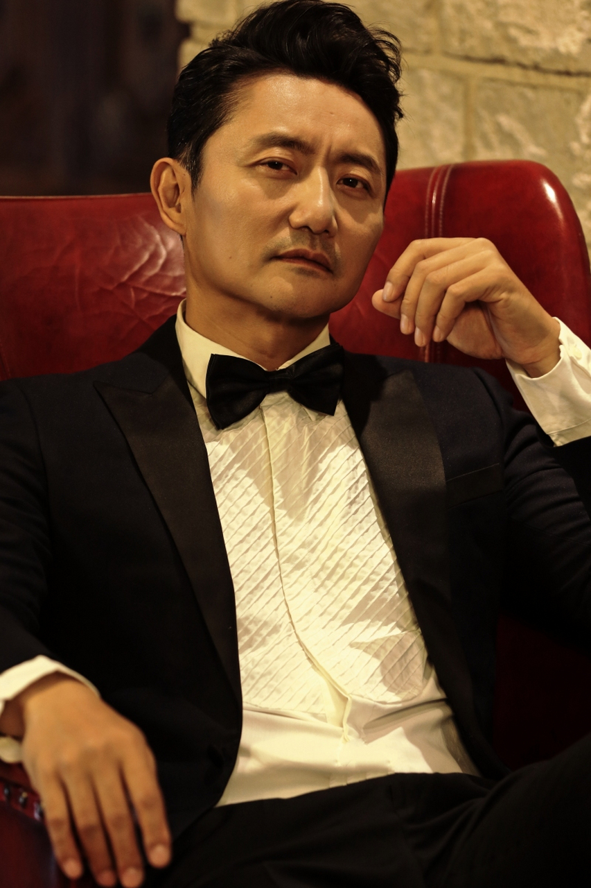 影视大佬涂松岩,演技炸裂20余年,《双面胶》中的李亚平形象深入人心.