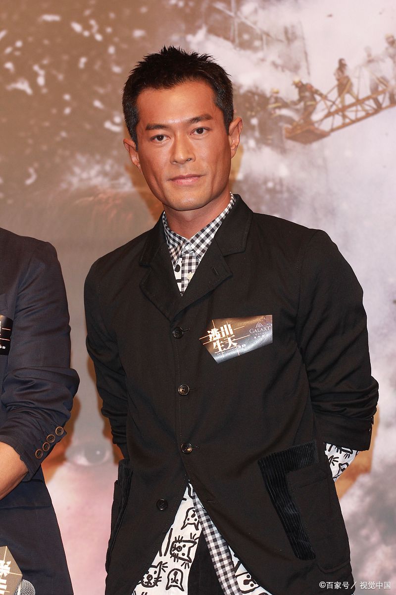 近日,54岁的演员古天乐在出席活动时透露,他的右眼视网膜出现了两个