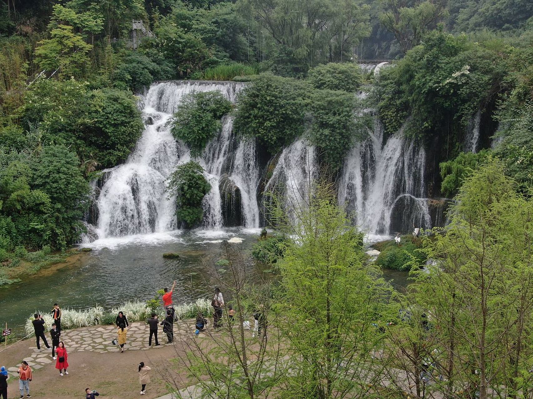 三叠岭瀑布在哪里?图片