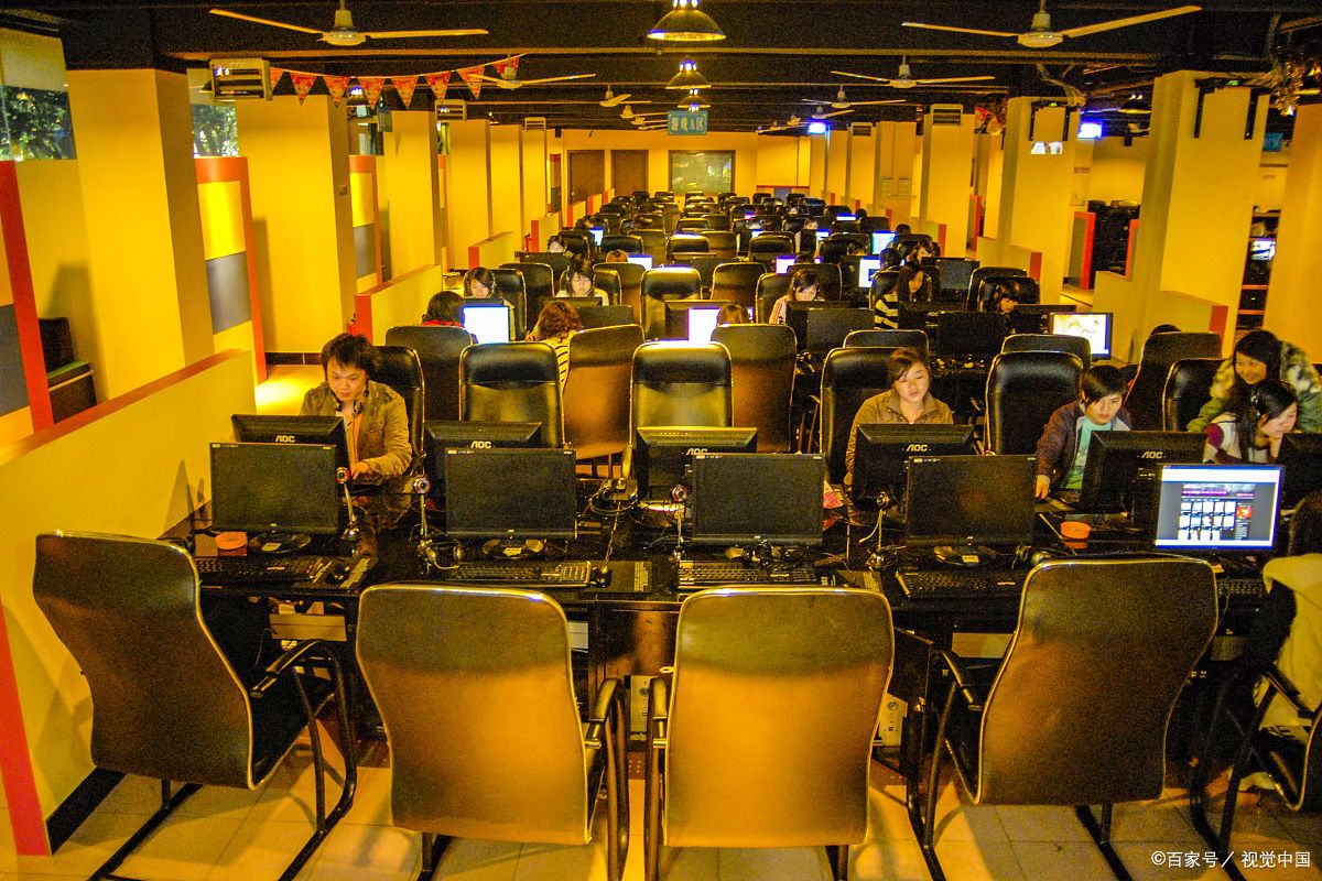 就拿杭州来说,2024年一口气新开了三百多家网吧,连锁品牌网鱼电竞的