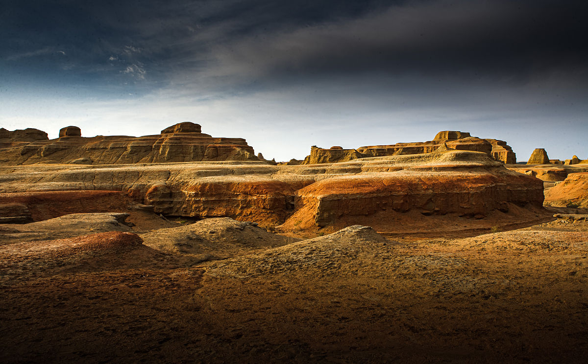 地貌之美:荒凉的风沙地貌