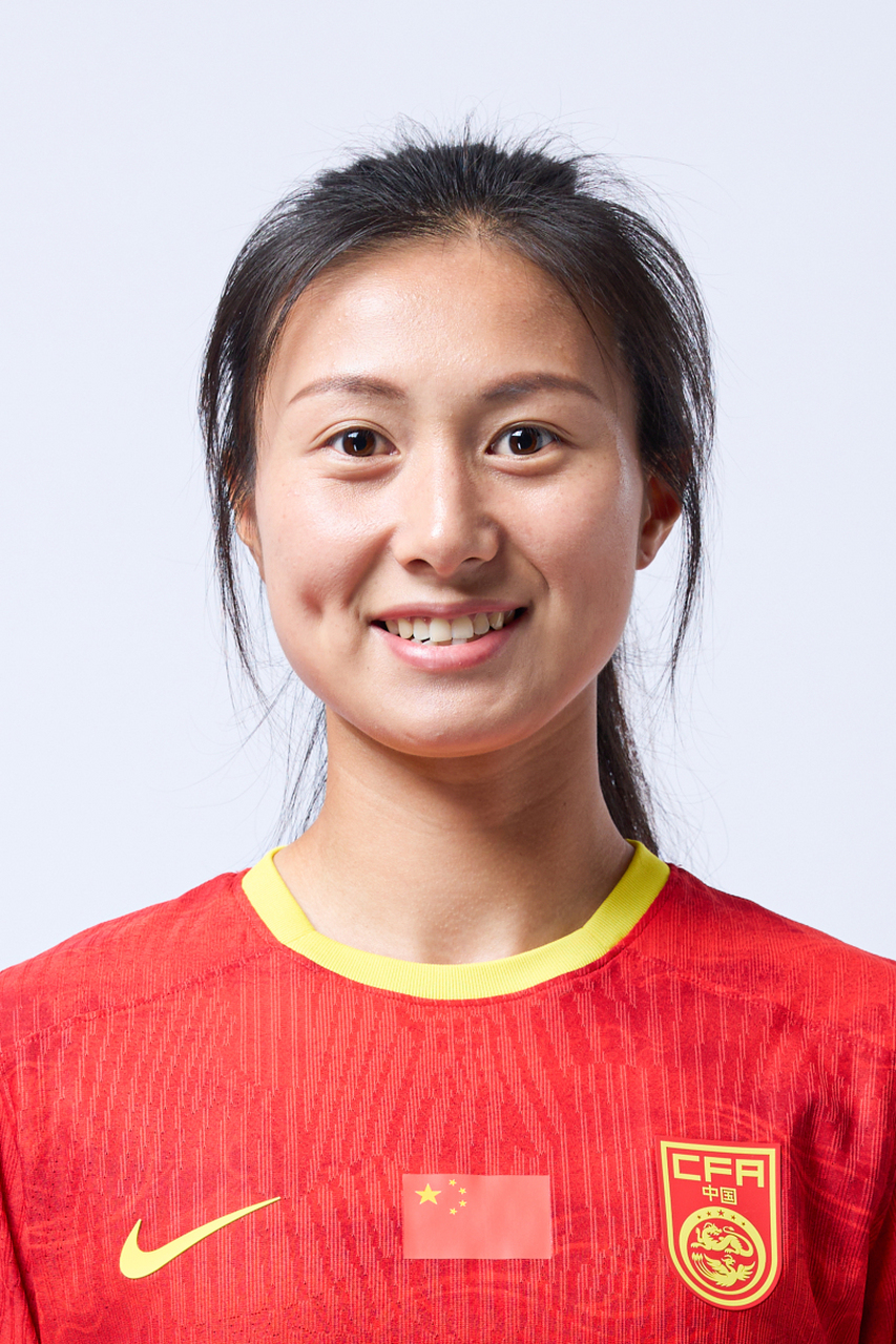 昨晚,中国女足出场阵容:1-朱钰;2-李梦雯,8-姚伟,10-张睿(28红牌),11