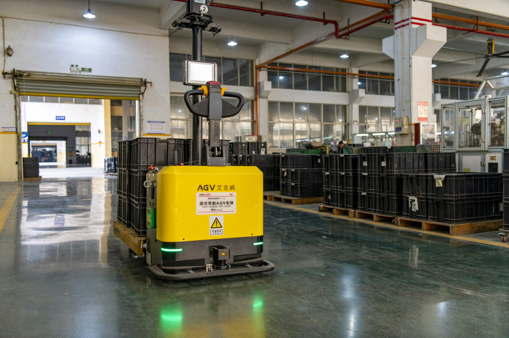 通过先进的agv机器人技术实现物料搬运,存储等作业的自动化管理.
