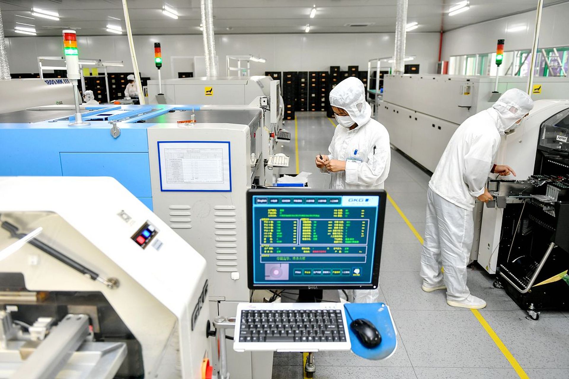 smt技术是一种先进的电子制造技术,通过将电子元器件直接焊接在pcb