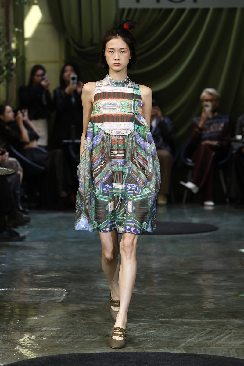 夏日的时尚盛宴:解锁夏日时装秀的独特魅力