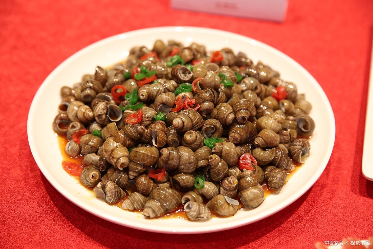 香辣田螺 500克田螺肉入沸水锅内焯水后捞出洗净;加7克姜末,7克葱末,5