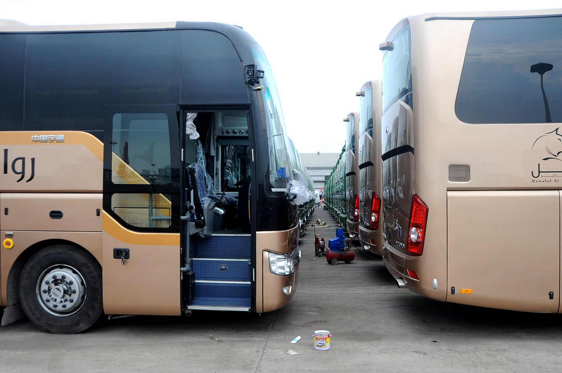 云浮45座江淮大巴车舒适宽敞,价格受时间,行程,配置影响.