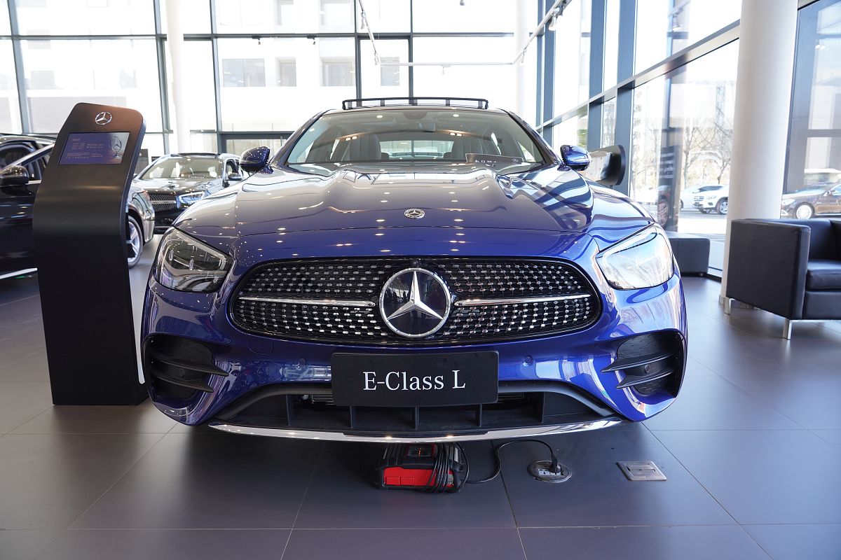 2023款奔驰e300试驾,价格依旧是硬伤,唯一不变的是奔驰的高品质