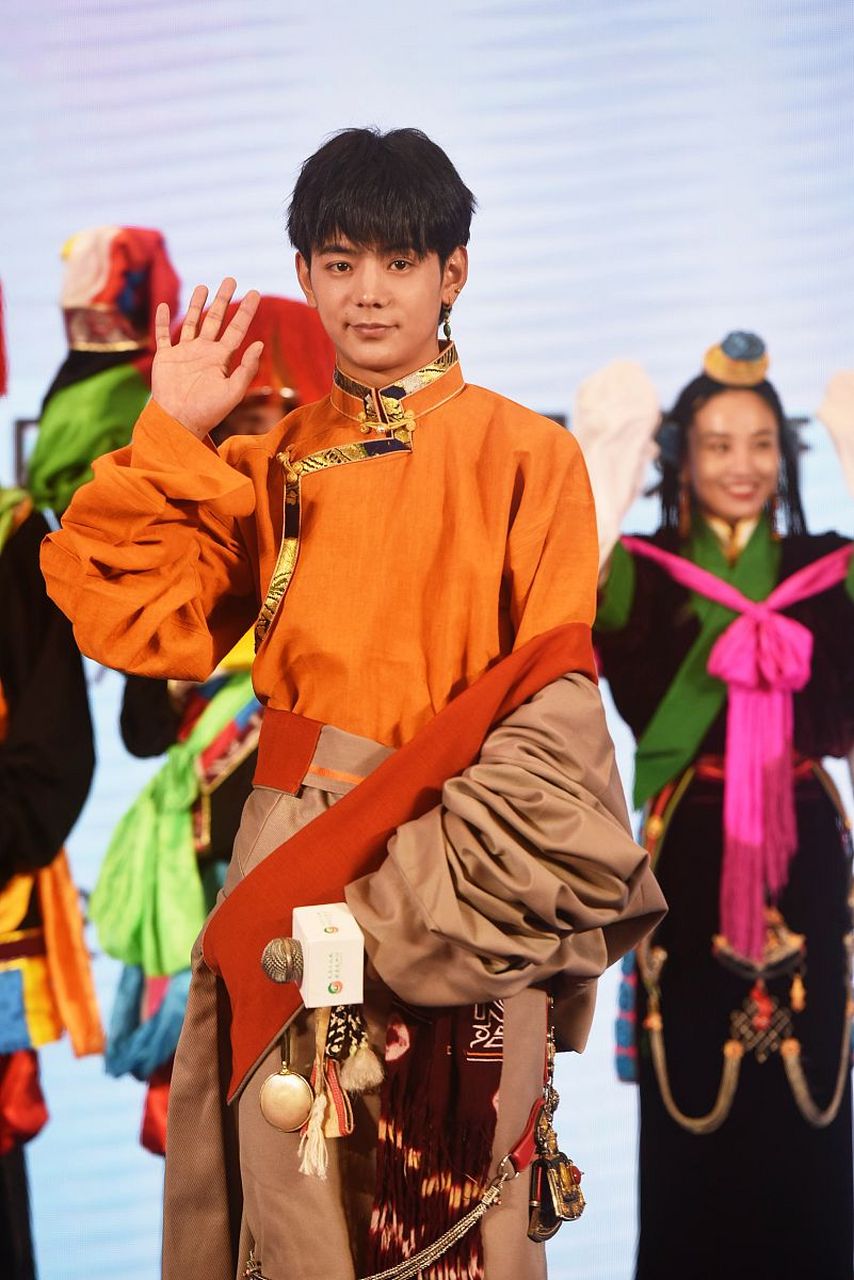 以前只知道有个蒲巴甲是藏族帅哥,直到2020年丁真