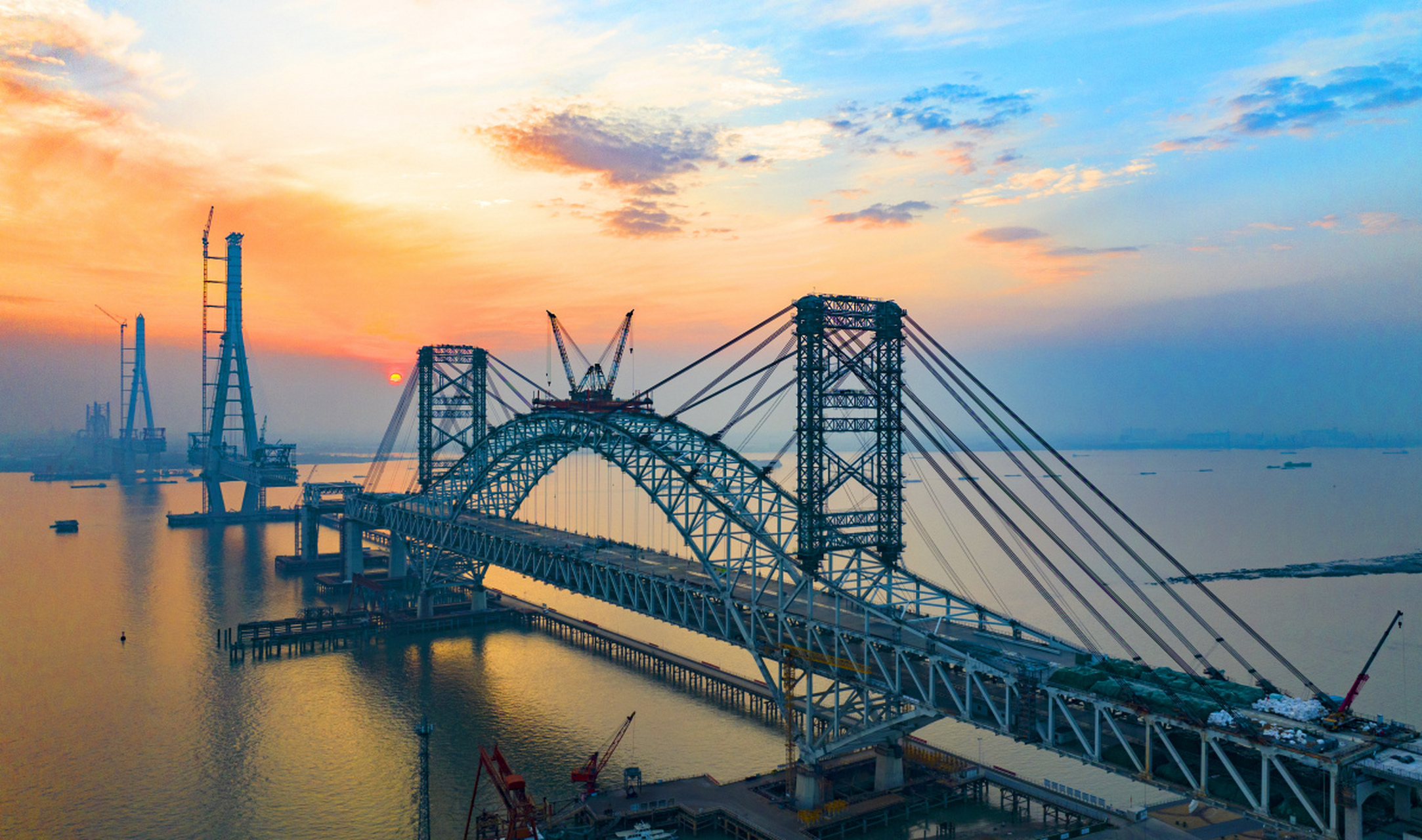 重庆白居寺长江大桥因独特水滴造型和壮观的8d效果而火爆出圈,成为