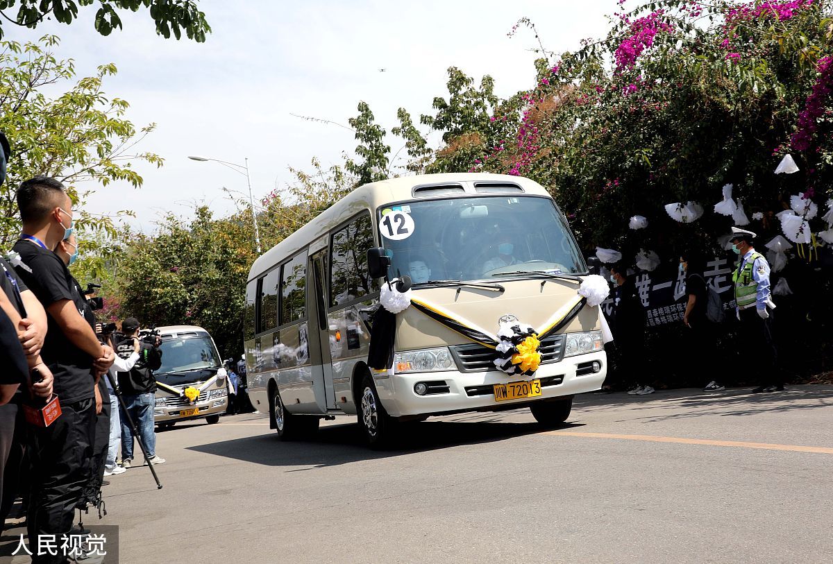 广东佛山南海殡仪馆遗体接送长途殡葬车灵车