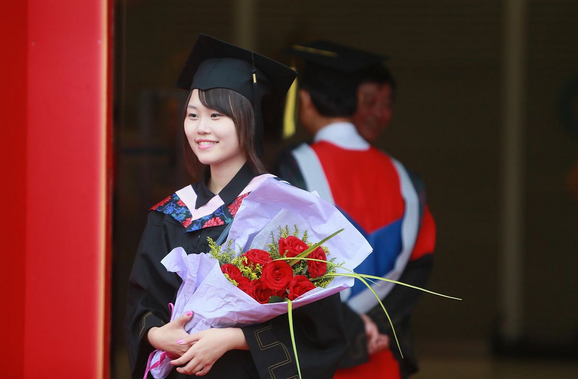 当"国风"遇上学位服,北大女生穿马面裙参加毕业典礼,赢麻了!