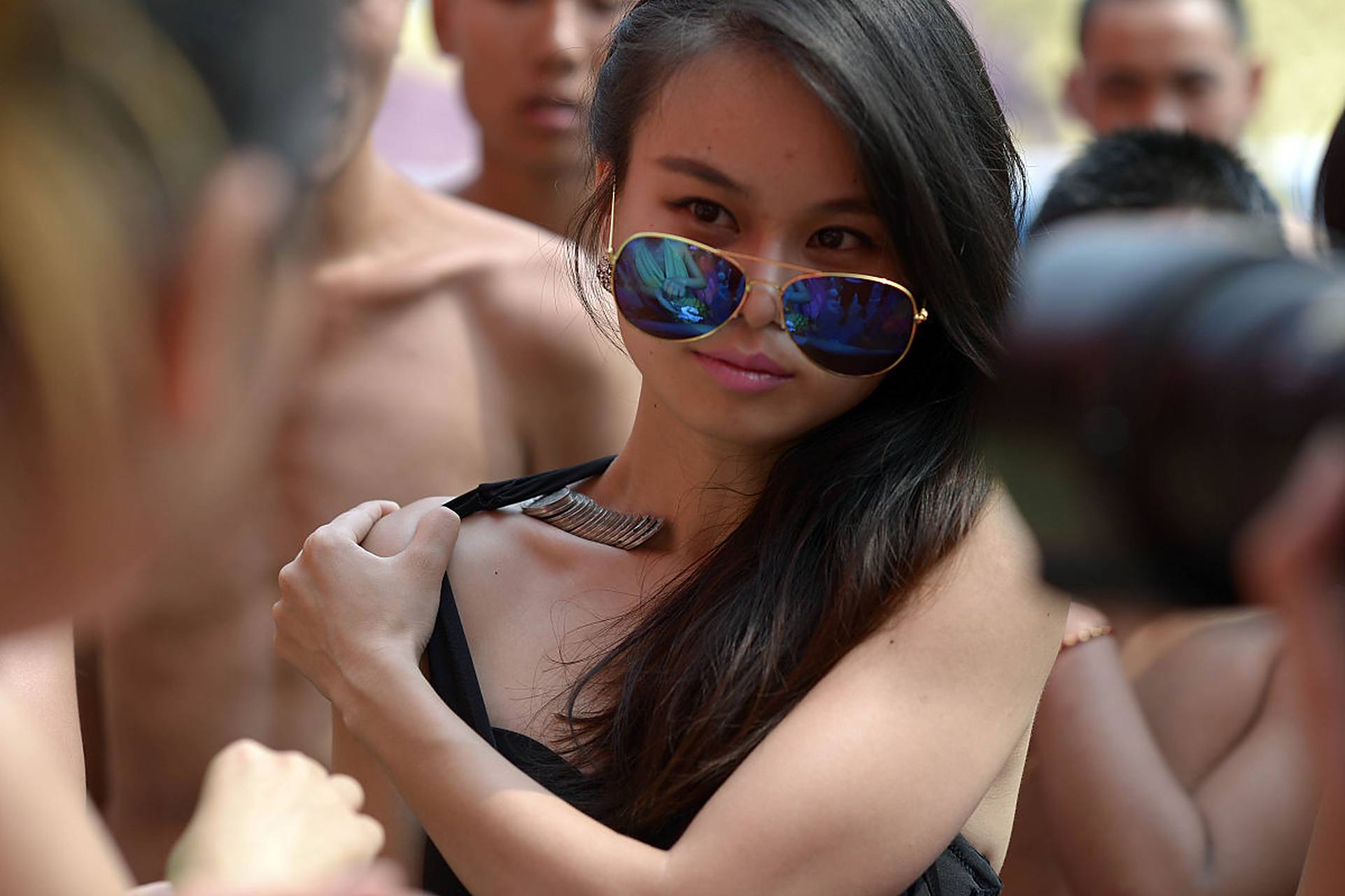 1:有一次晚上,零晨一点钟,上床睡觉时,我轻轻地碰