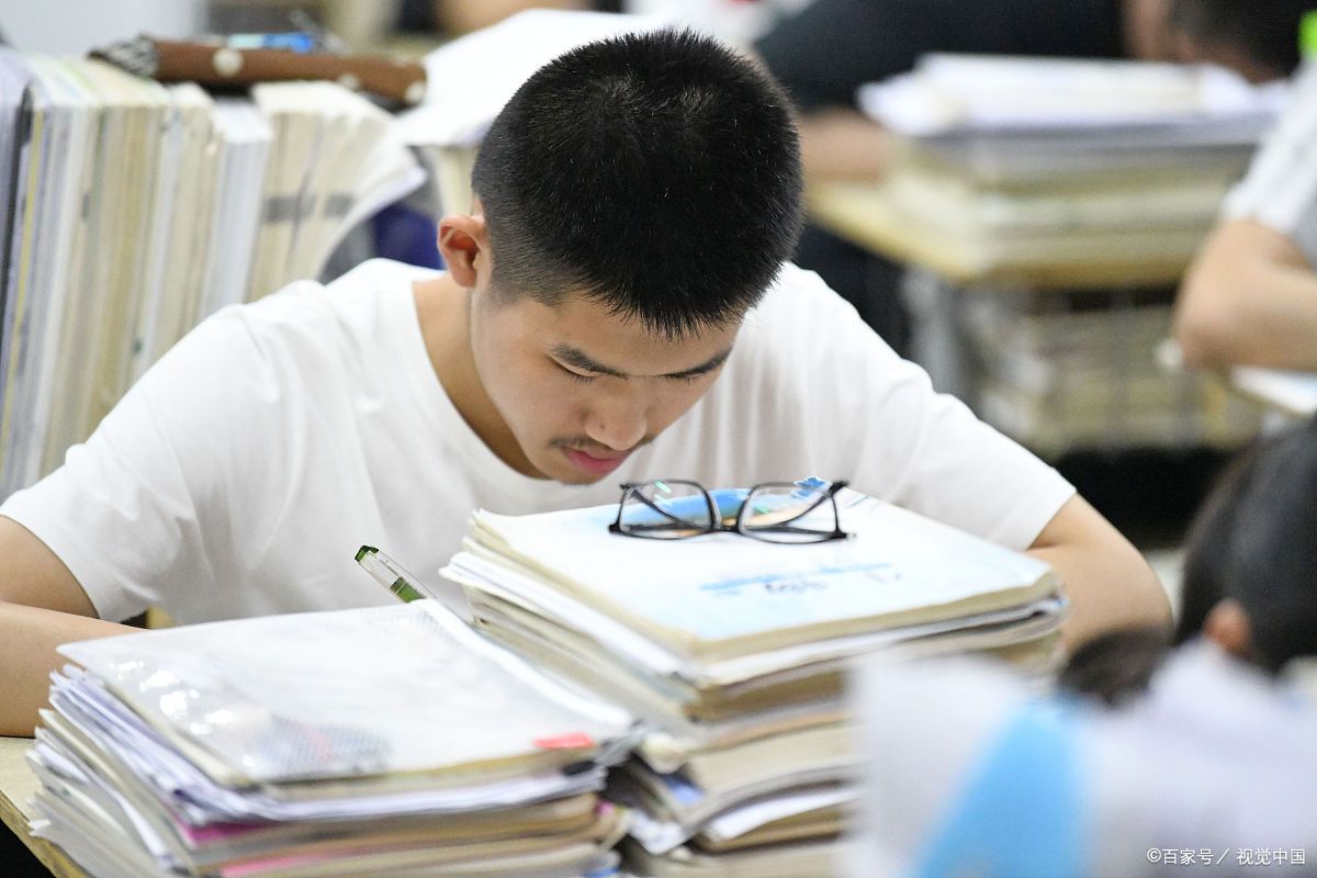 中等生学习难于逆袭成功,与智力无关,而是"鸡毛蒜皮"小事