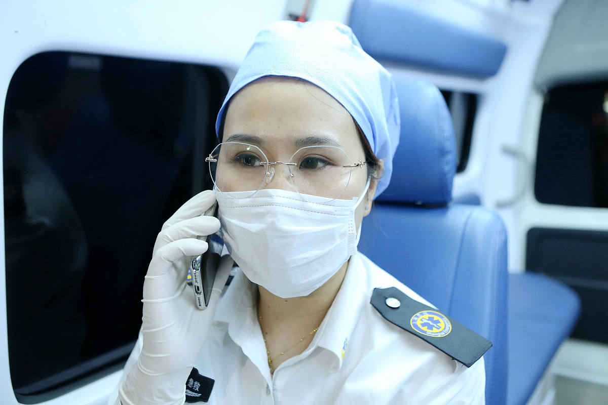 我姐的宝贝女儿,在老家县城医院当医生,说心里话,当初很多人羡慕的