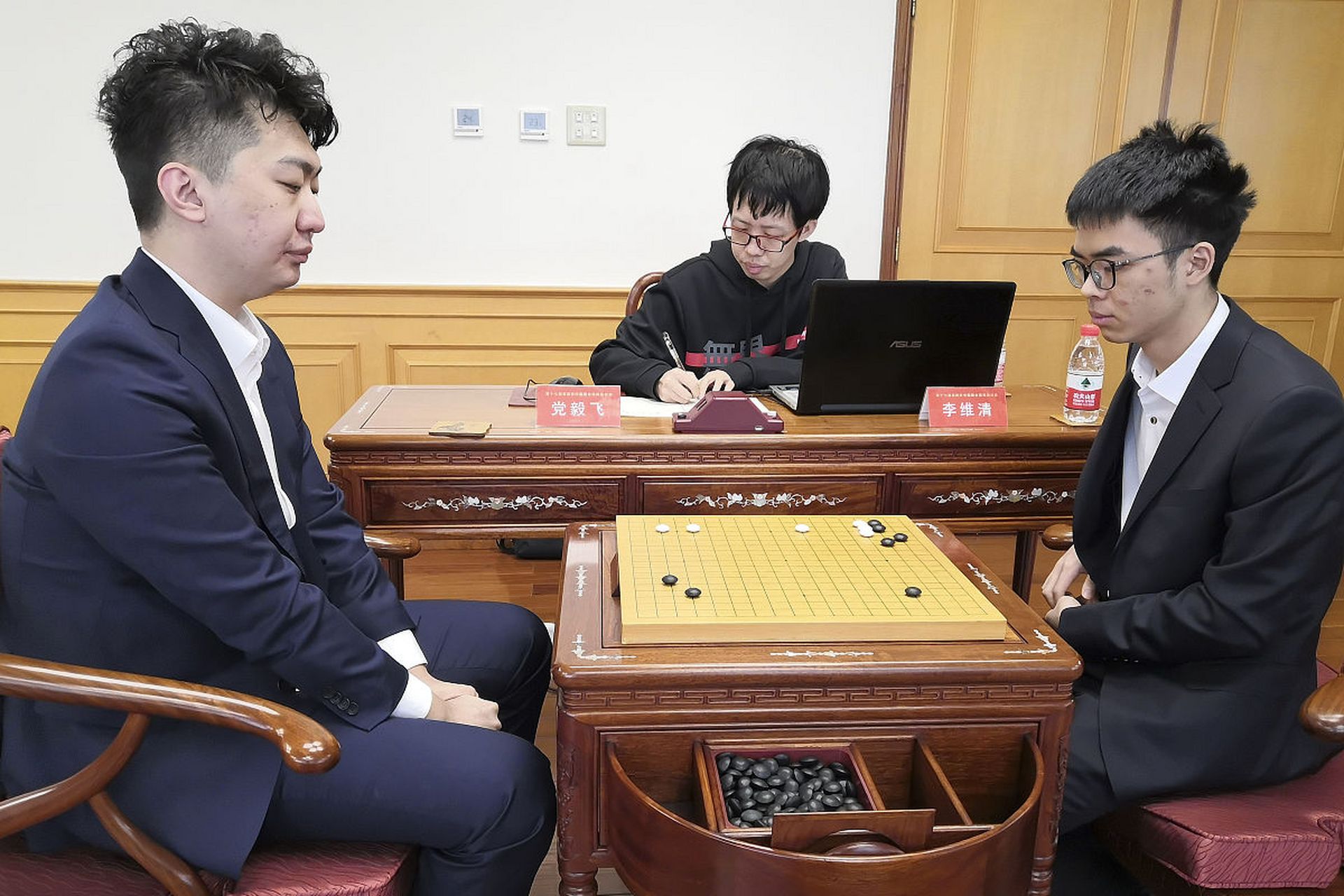 围棋初段战鹰照片图片