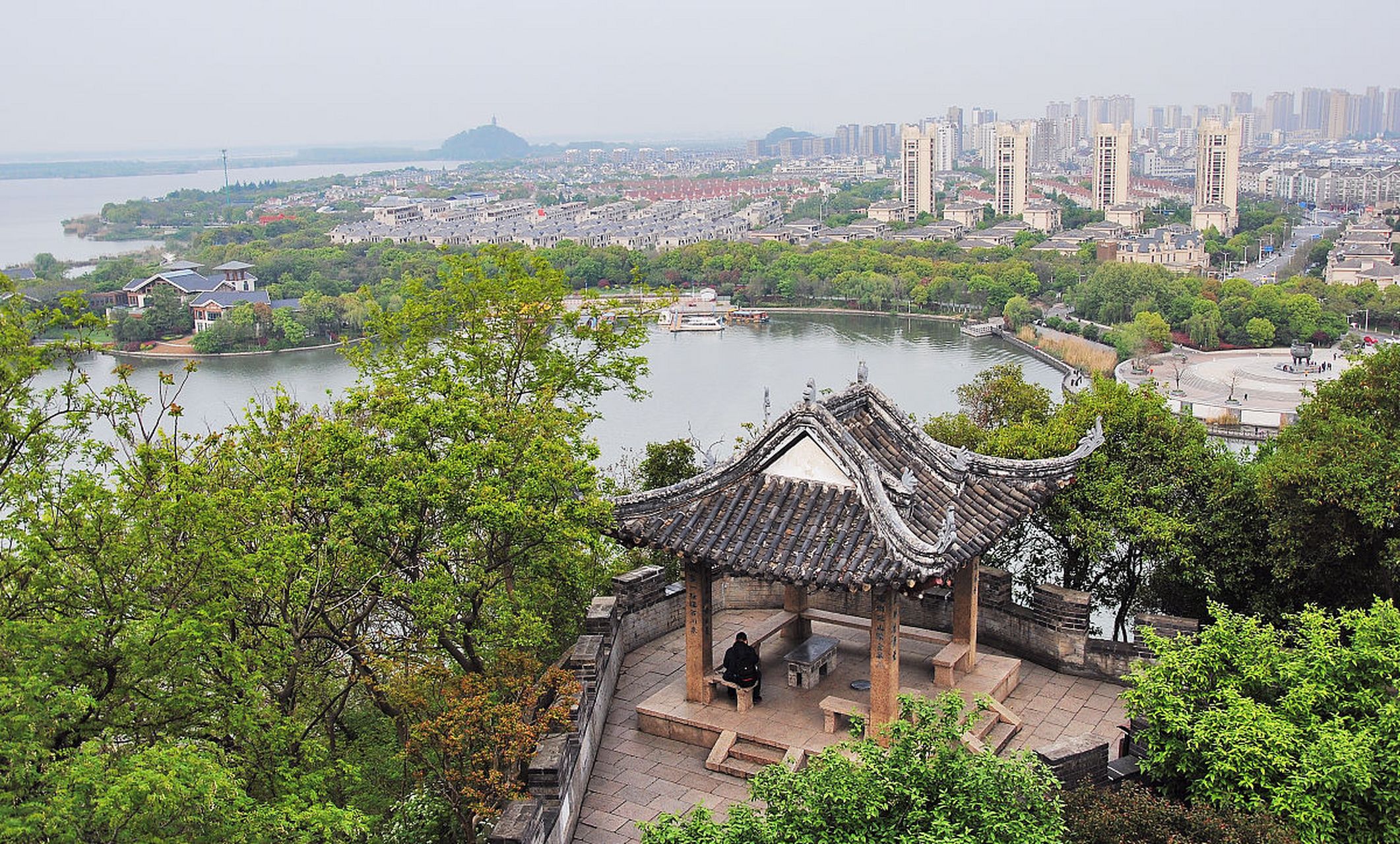北固山,位于江苏省镇江市,是长江边的"京口三山"之一,与金山,焦山成
