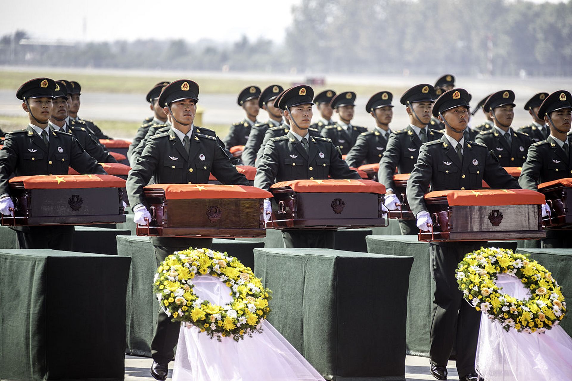 近日,周口市抗美援朝老兵们接战友回家的动人故事在全网传颂