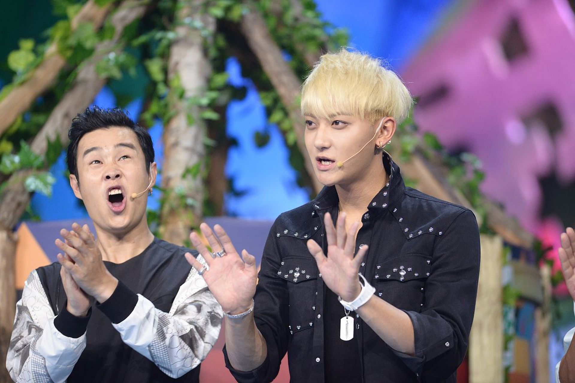 黄子韬对曾毅的光头的喜爱 在某个直播中,黄子韬表示自己爱惨了曾毅的