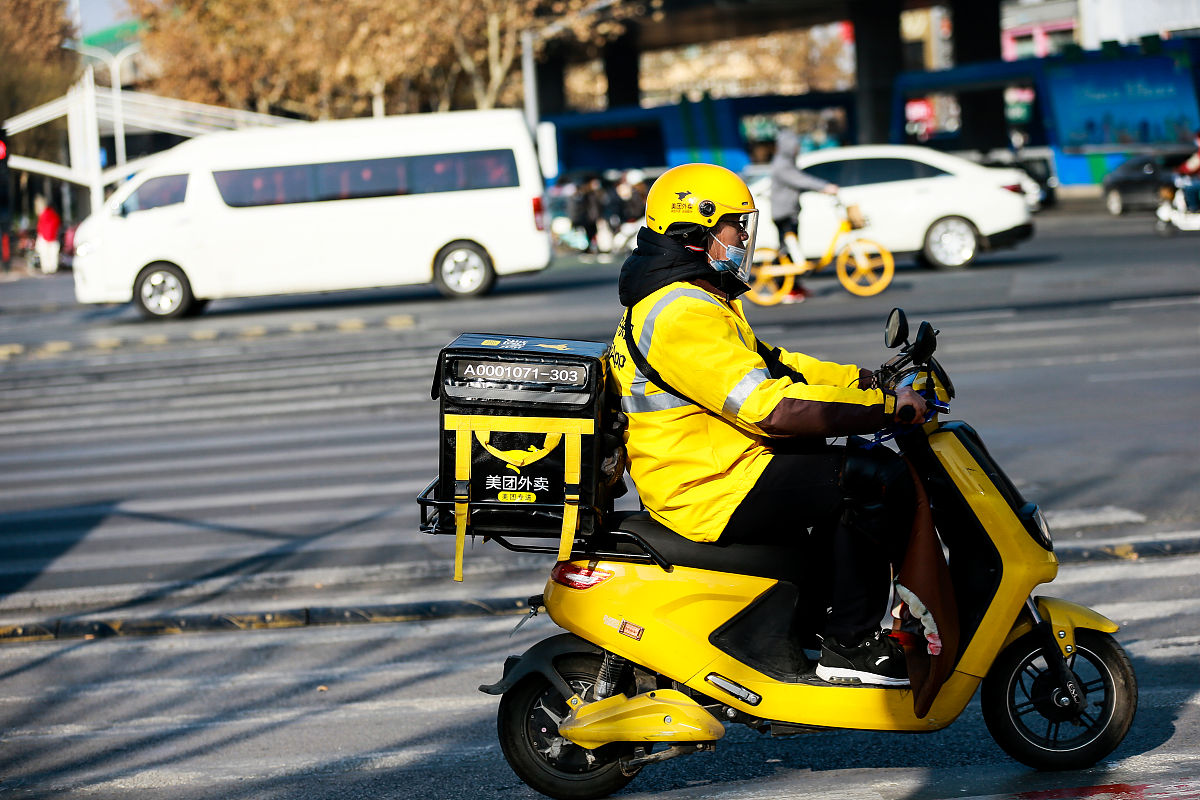 工作难找,外卖行业却吸引了很多人入职,人大代表:少送外卖多进厂