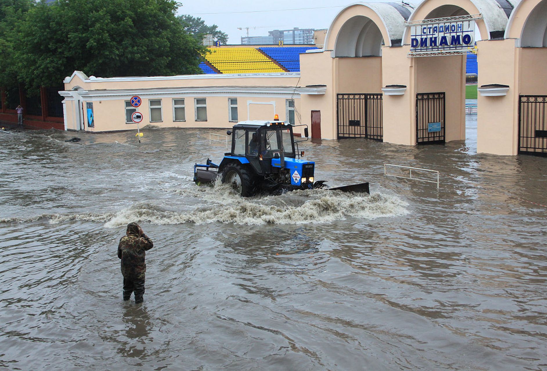 特大洪水# #京津冀暴雨互助# 98洪水无情人有情,浅谈涿州水灾