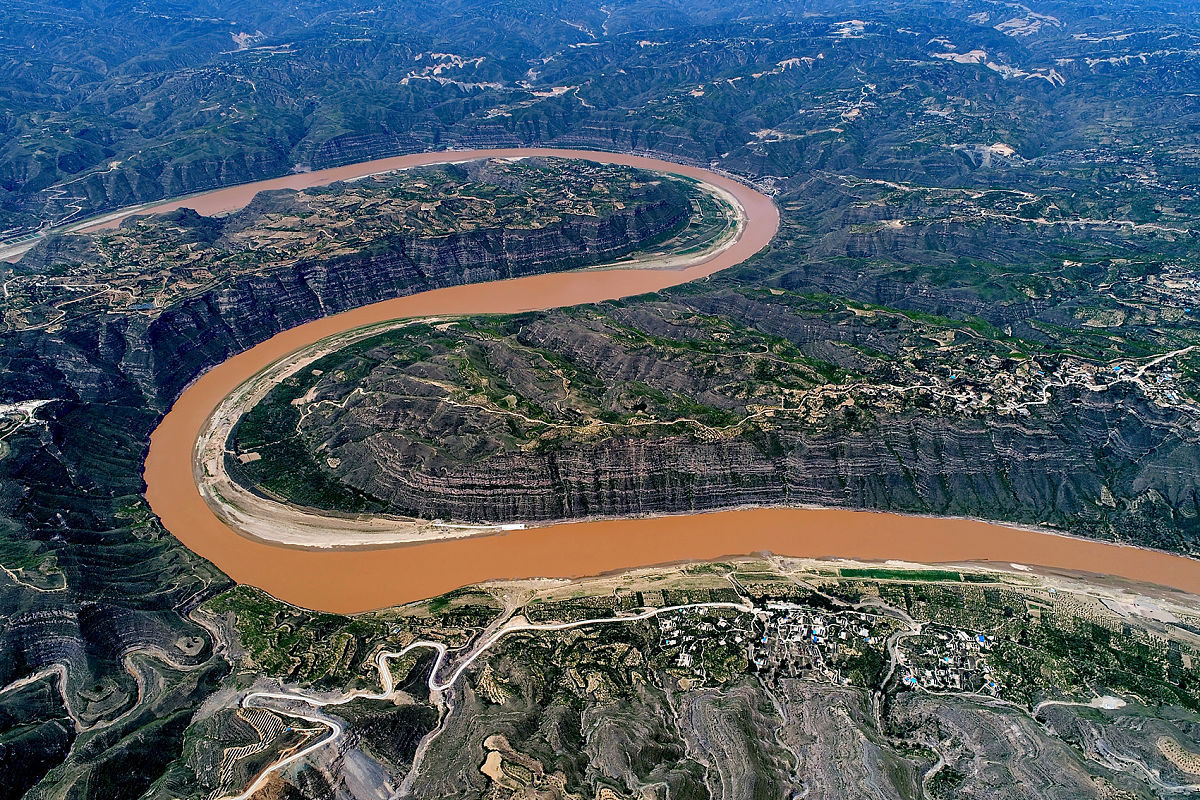 28米,流量8黄河泰山泰山黄河金带图片俯瞰泰山脚下黄河图片黄河泰山