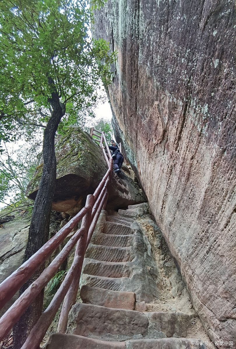 方柱石角岩图片