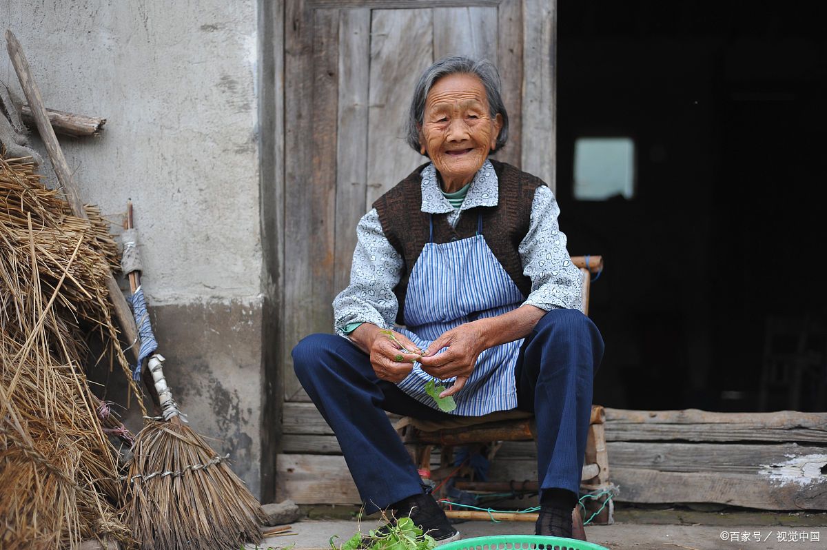 农村60岁老人的照片图片