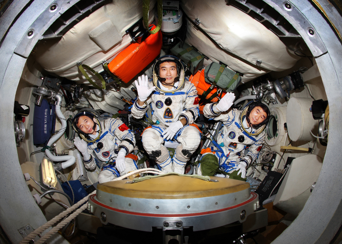 今天,我们迎来了一个激动人心的时刻——神舟十七号载人飞船成功
