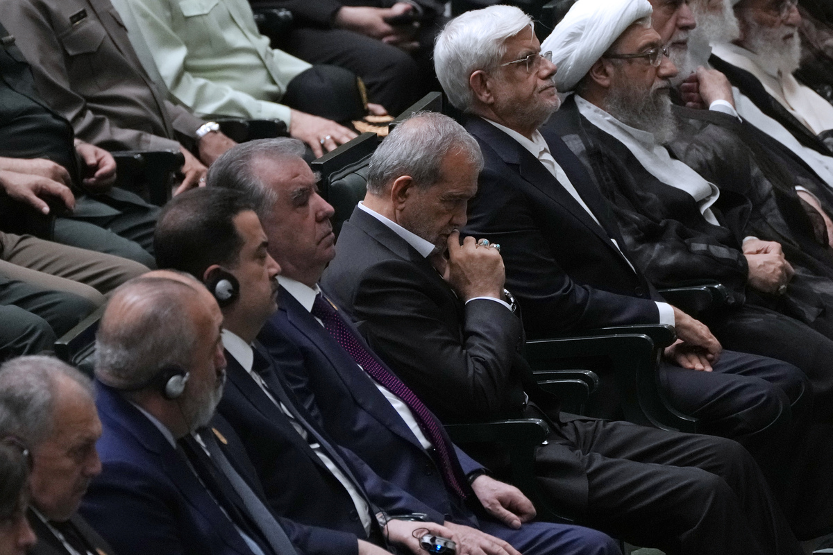 伊朗升起黑色哀悼旗 哈梅内伊遇害震动全国