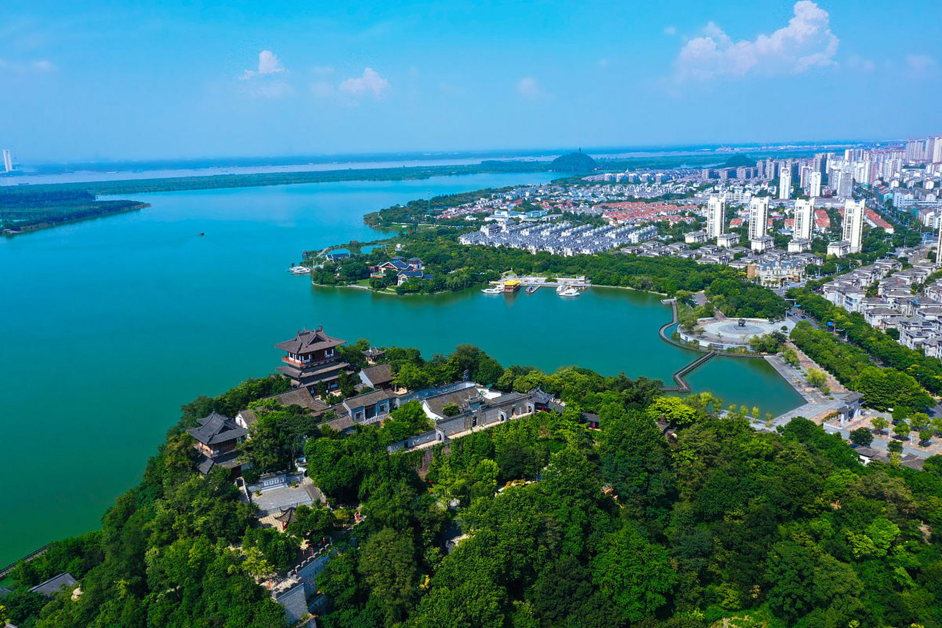 北固山,位于江苏省镇江市,是长江边的"京口三山"之一,与金山,焦山成