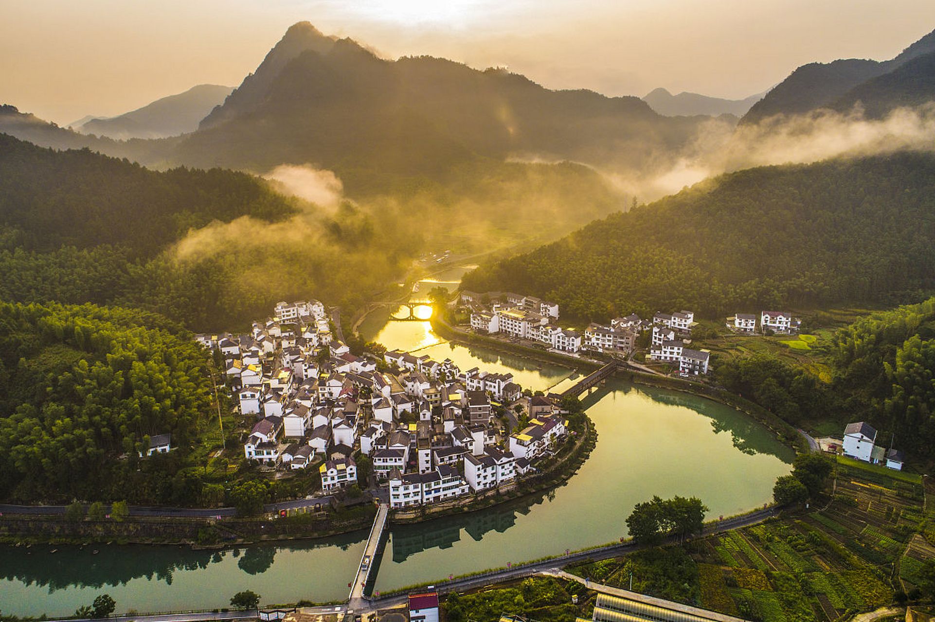 附近好玩的山区风景图片