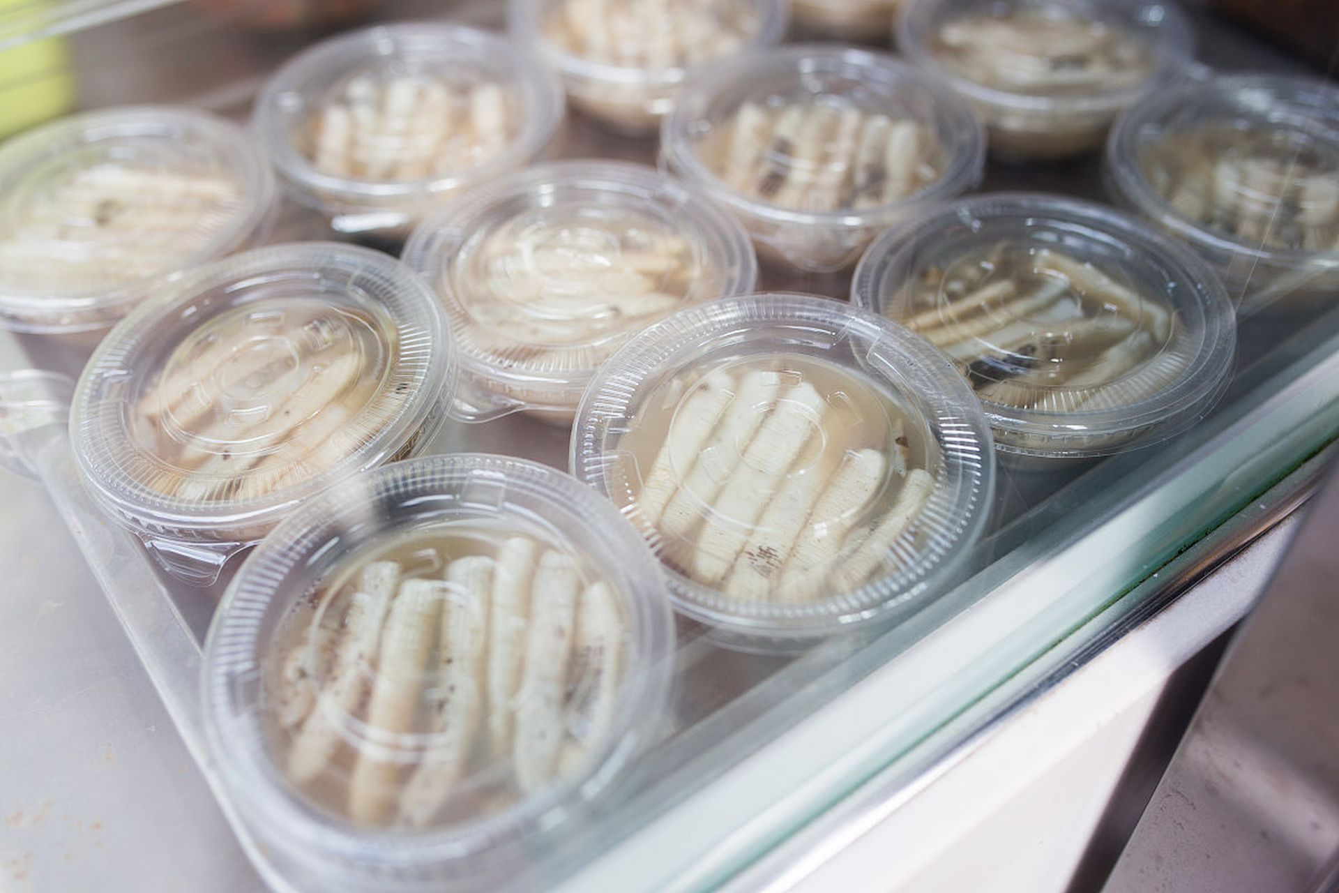 【厦门十大小吃推荐之土笋冻】  土笋冻,特色食品,是一种由特有产品