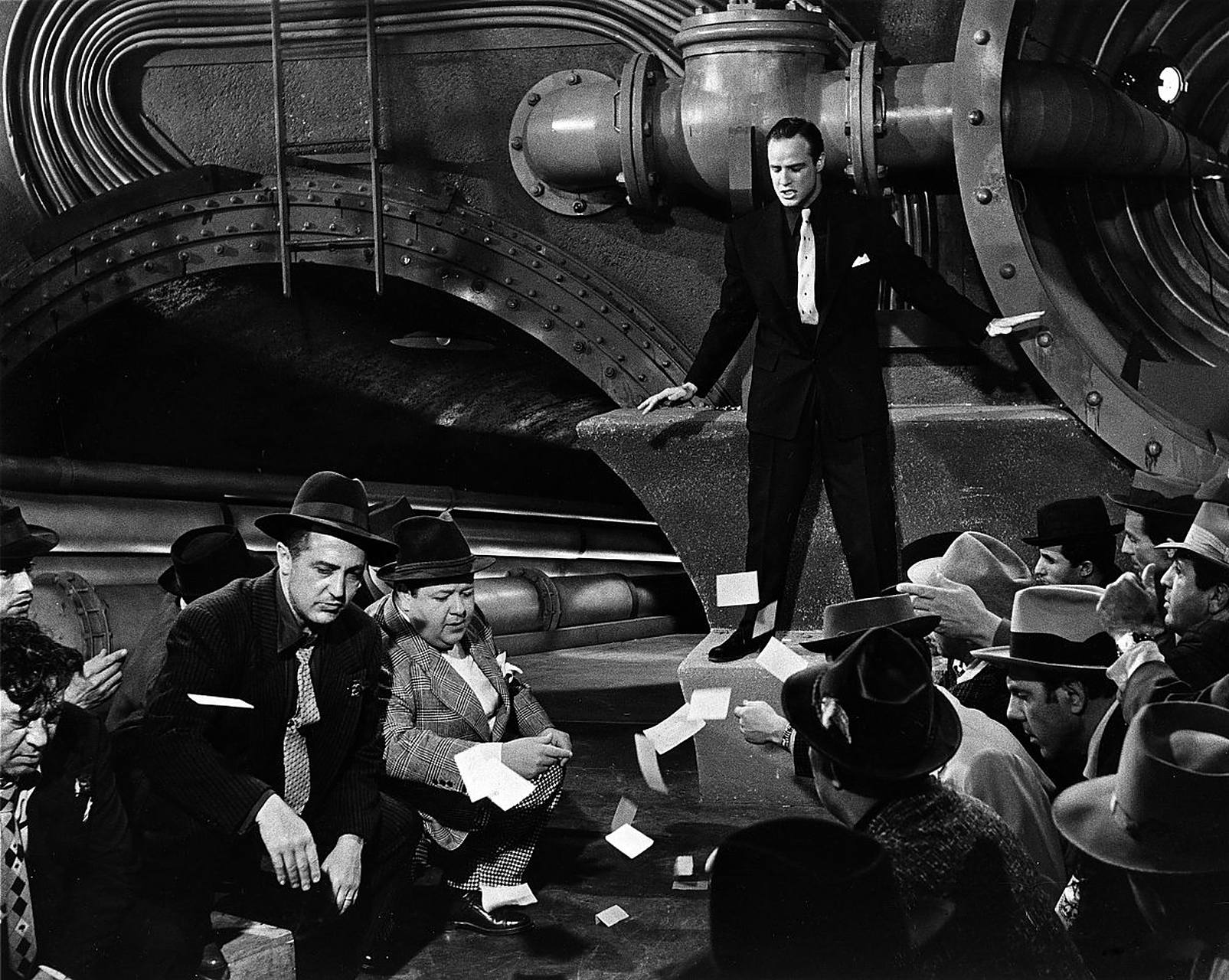 《摩登时代》是由查理·卓别林执导并主演的喜剧片,于1936年2月25日