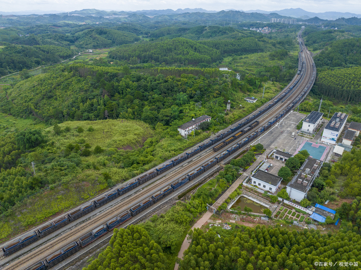 陇海铁路是中国连接甘肃兰州与江苏连云港的国铁Ⅰ级干线,全长1759