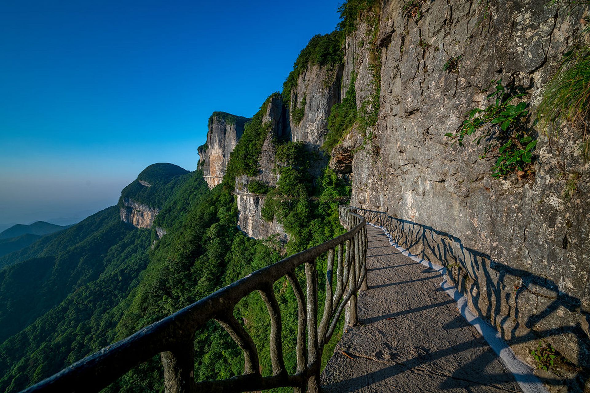 踏入金佛山风景区,仿佛进入仙境.