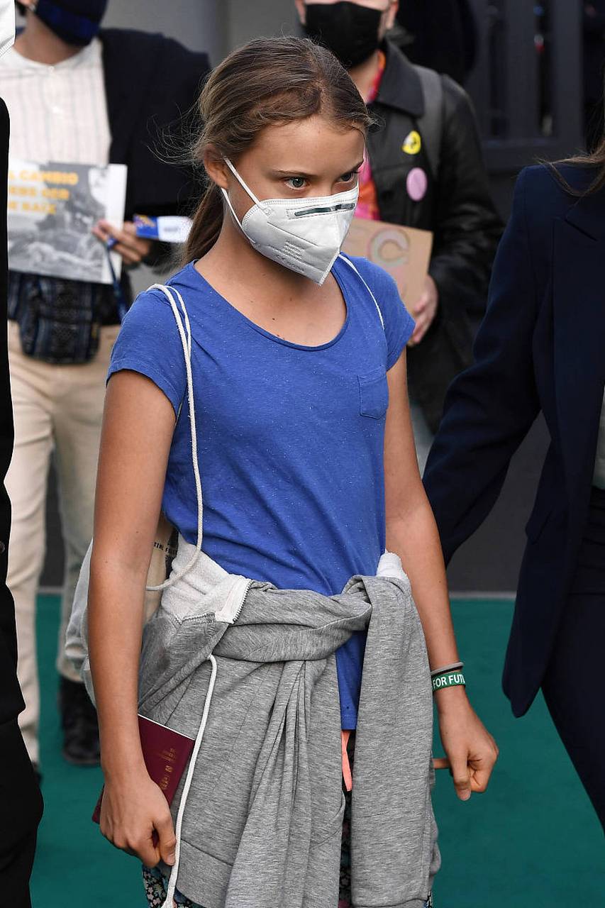 有个美少女叫格蕾塔·通贝里,瑞典人,今年17岁,本来是个中学生,突然就