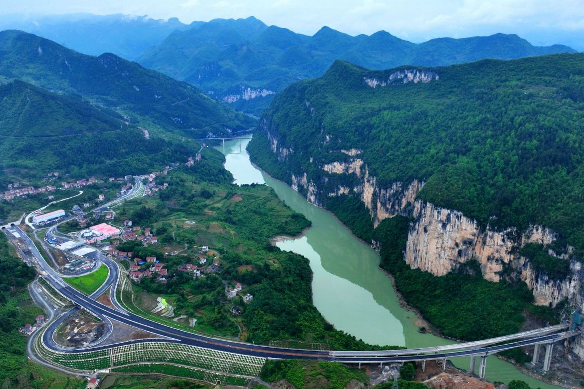 重庆芭拉胡景区游玩攻略:探秘仙境,尽享自然之美!